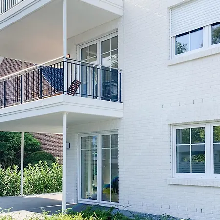 Apartment La *